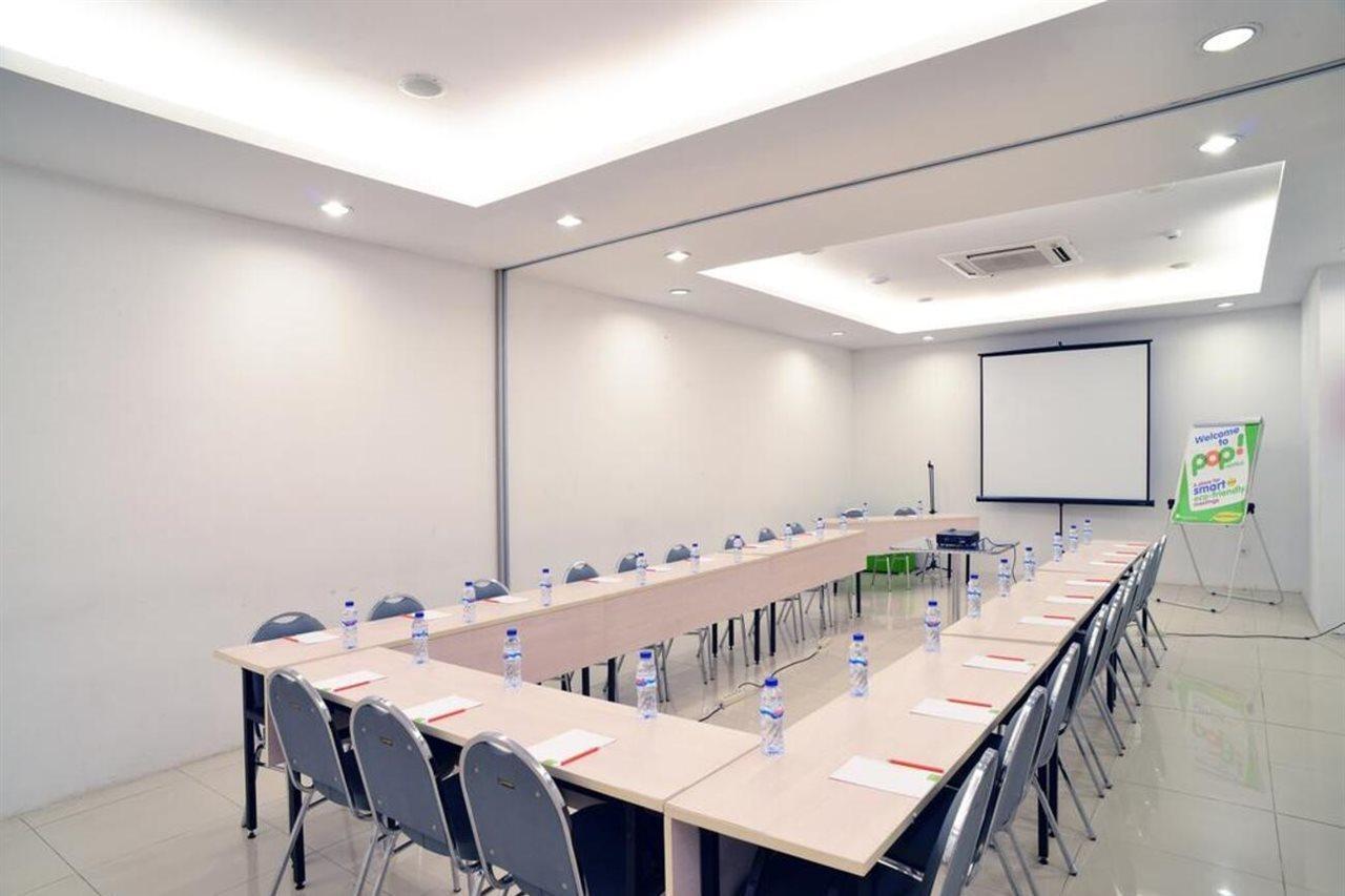 Pop! Hotel Tebet Giacarta Esterno foto