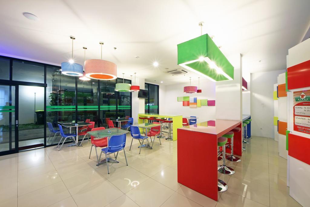 Pop! Hotel Tebet Giacarta Esterno foto