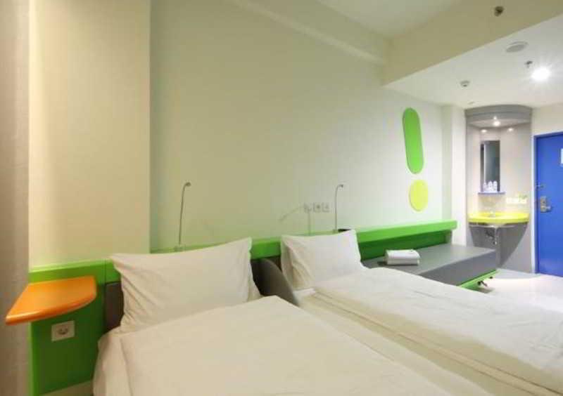 Pop! Hotel Tebet Giacarta Esterno foto