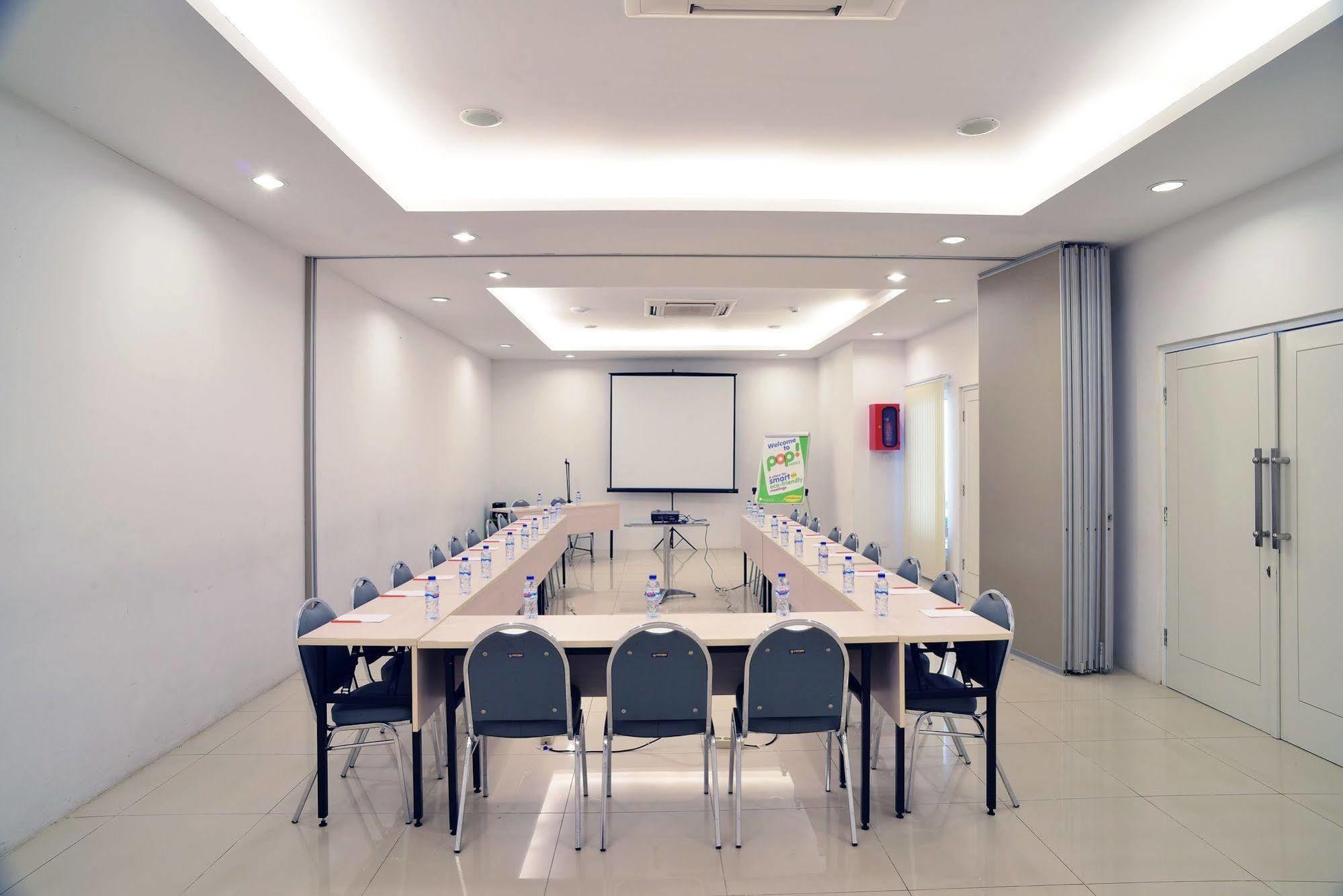 Pop! Hotel Tebet Giacarta Esterno foto