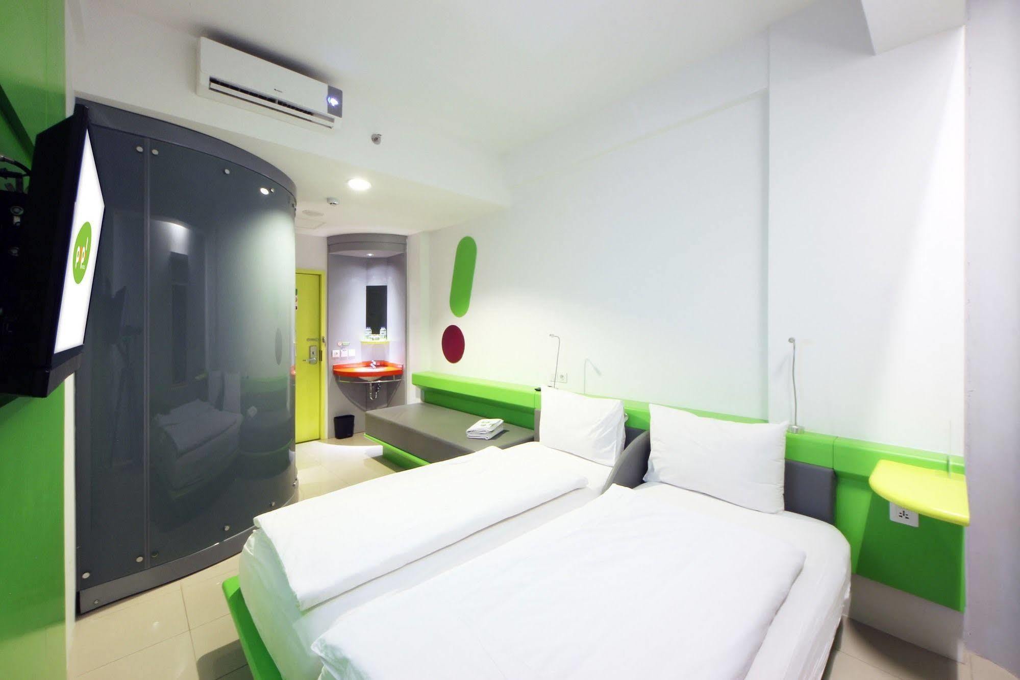 Pop! Hotel Tebet Giacarta Esterno foto
