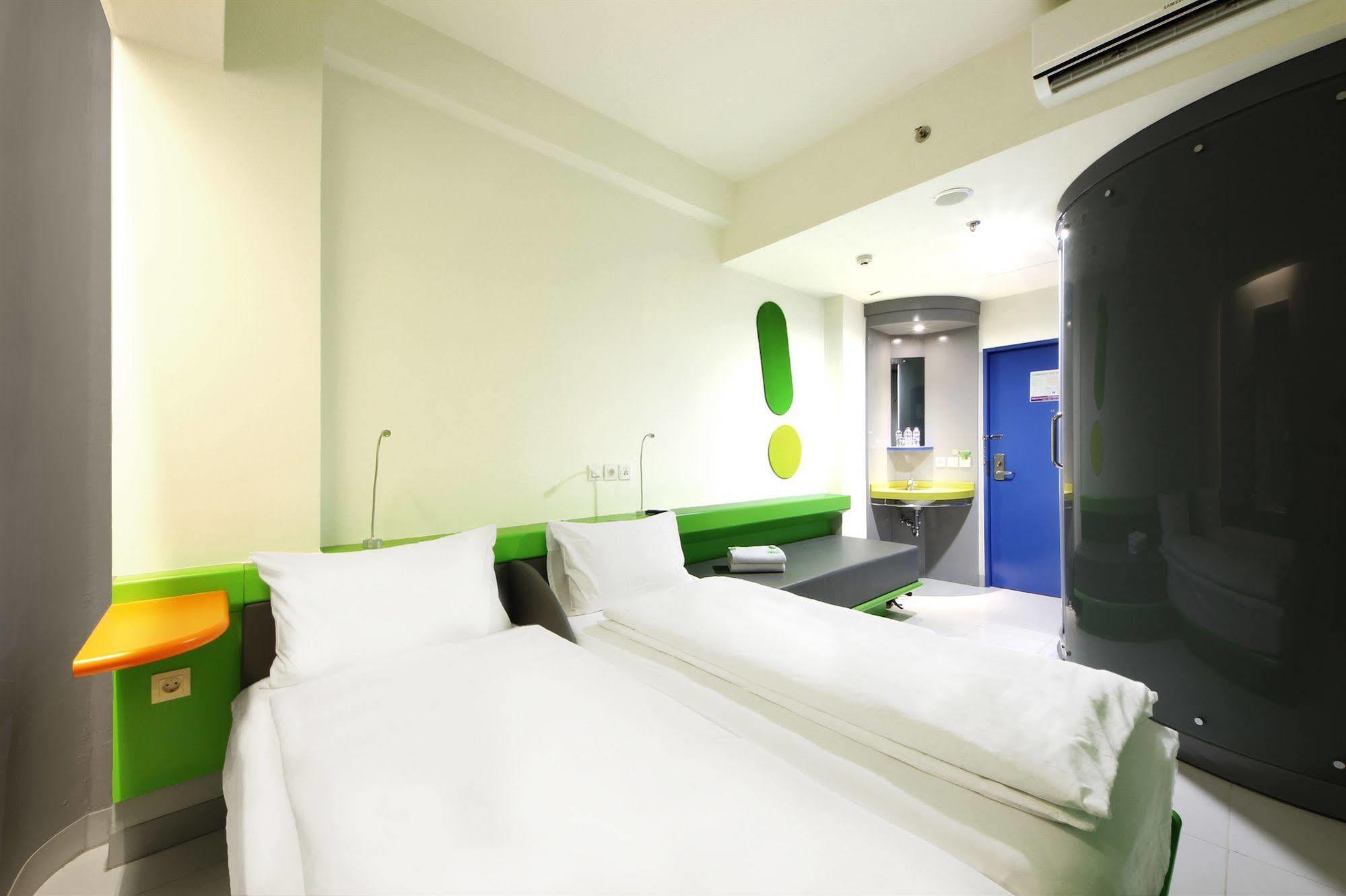 Pop! Hotel Tebet Giacarta Esterno foto